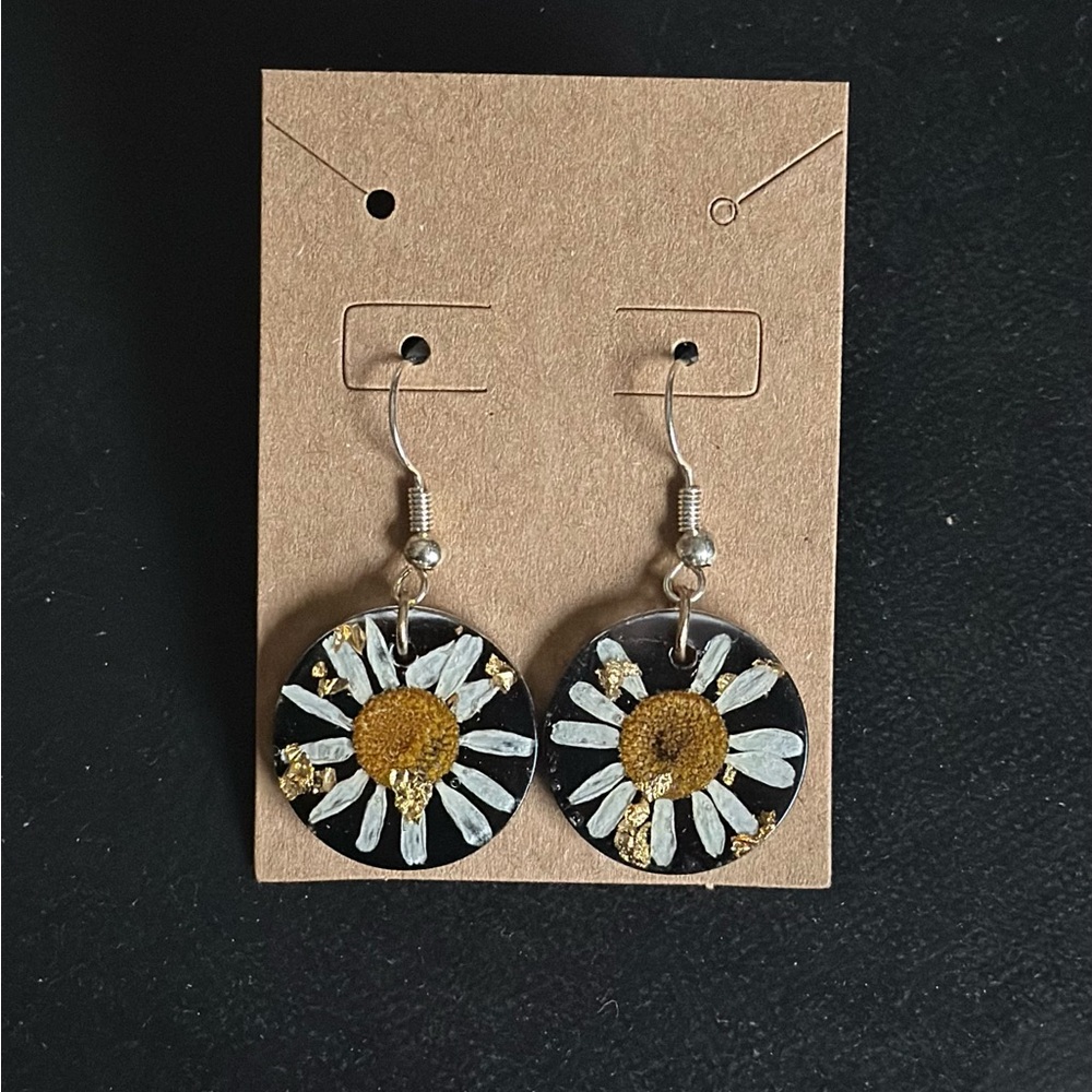 Floral Daisy Dangle Earrings
